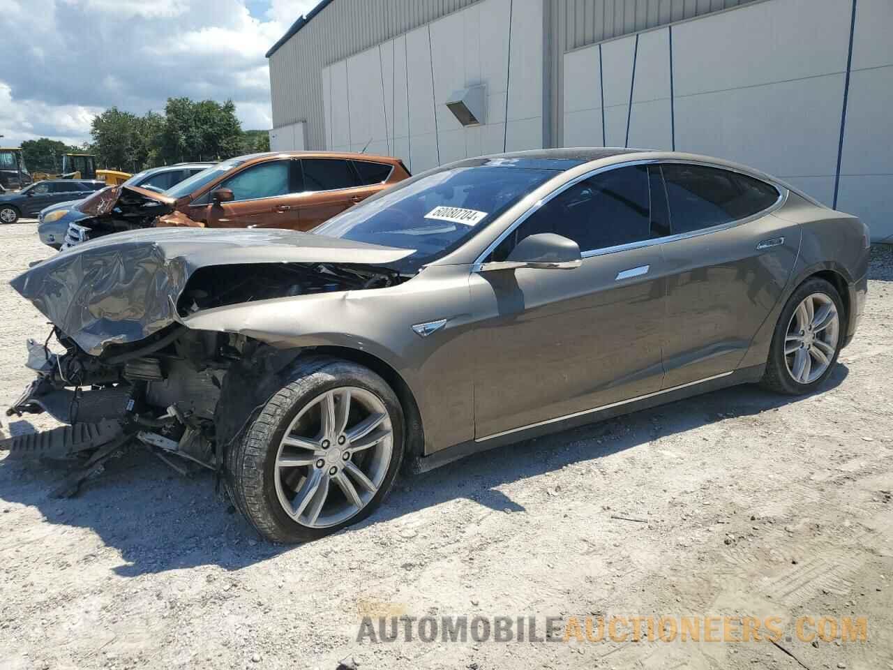 5YJSA1E24GF131563 TESLA MODEL S 2016