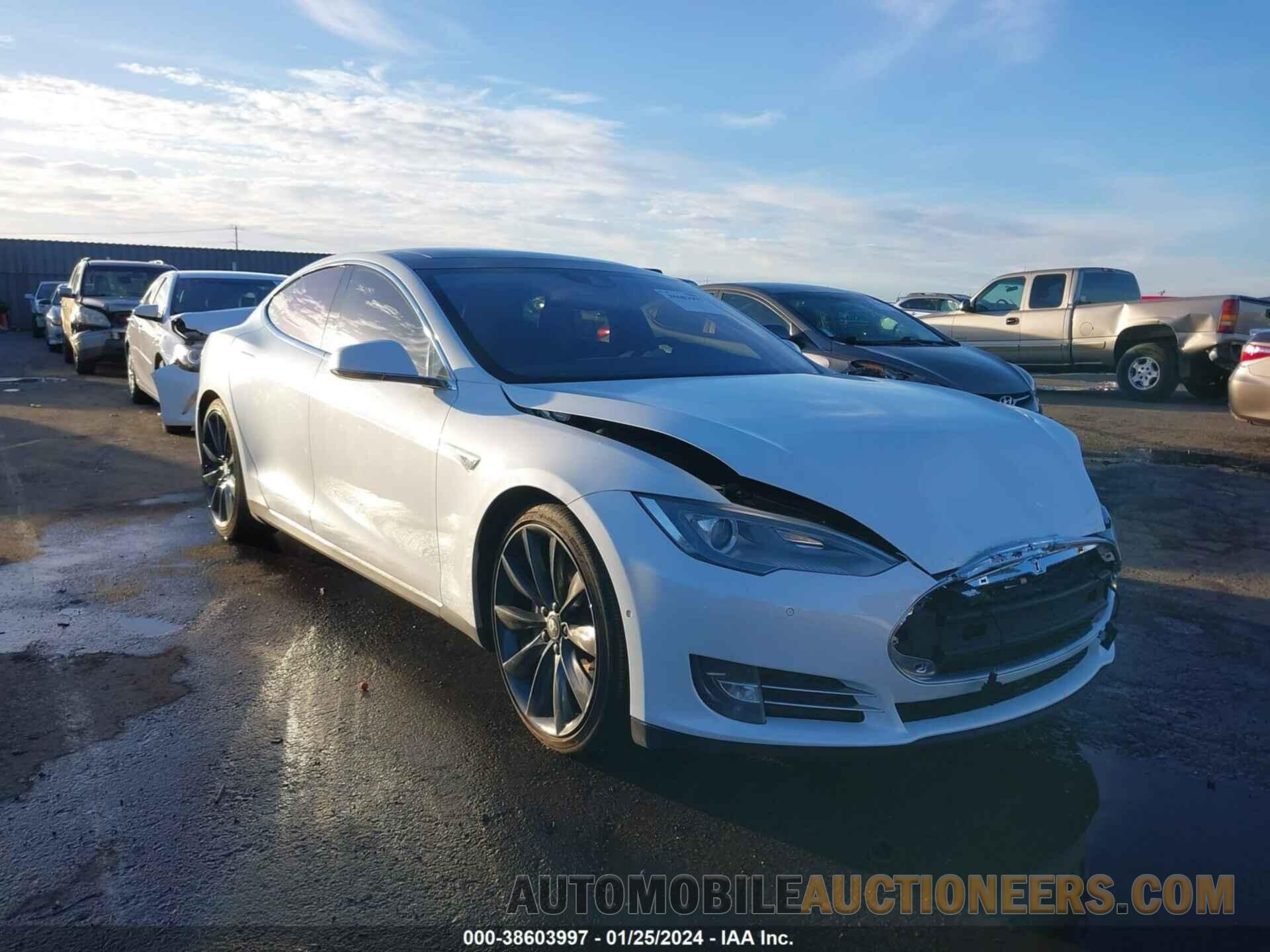 5YJSA1E28FF109502 TESLA MODEL S 2015