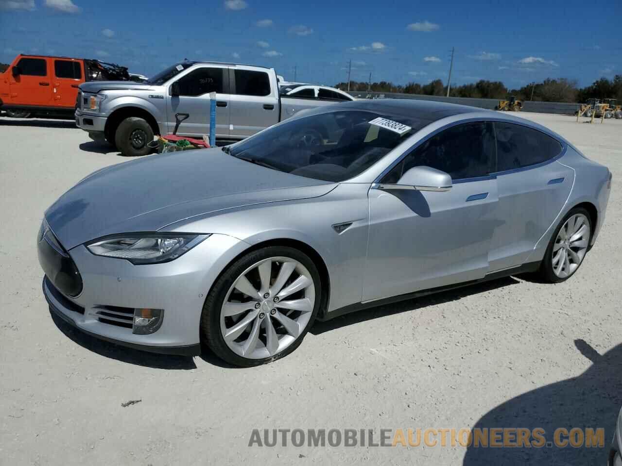 5YJSA1E28FF112481 TESLA MODEL S 2015