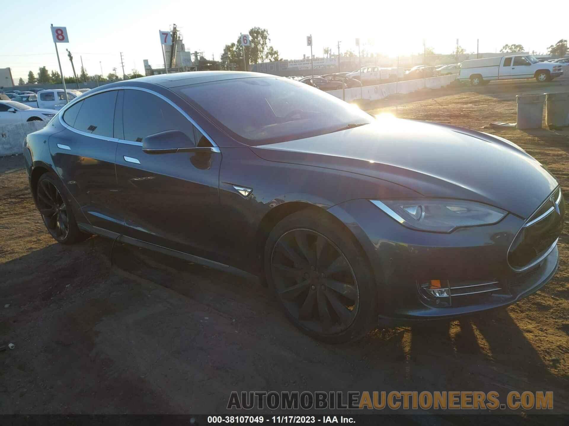 5YJSA1E28GF128035 TESLA MODEL S 2016