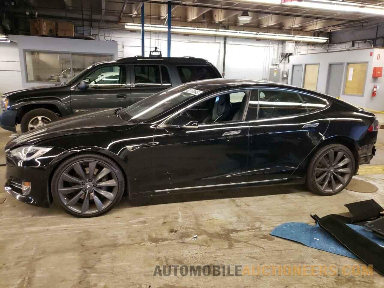 5YJSA1E2XHF193129 TESLA MODEL S 2017