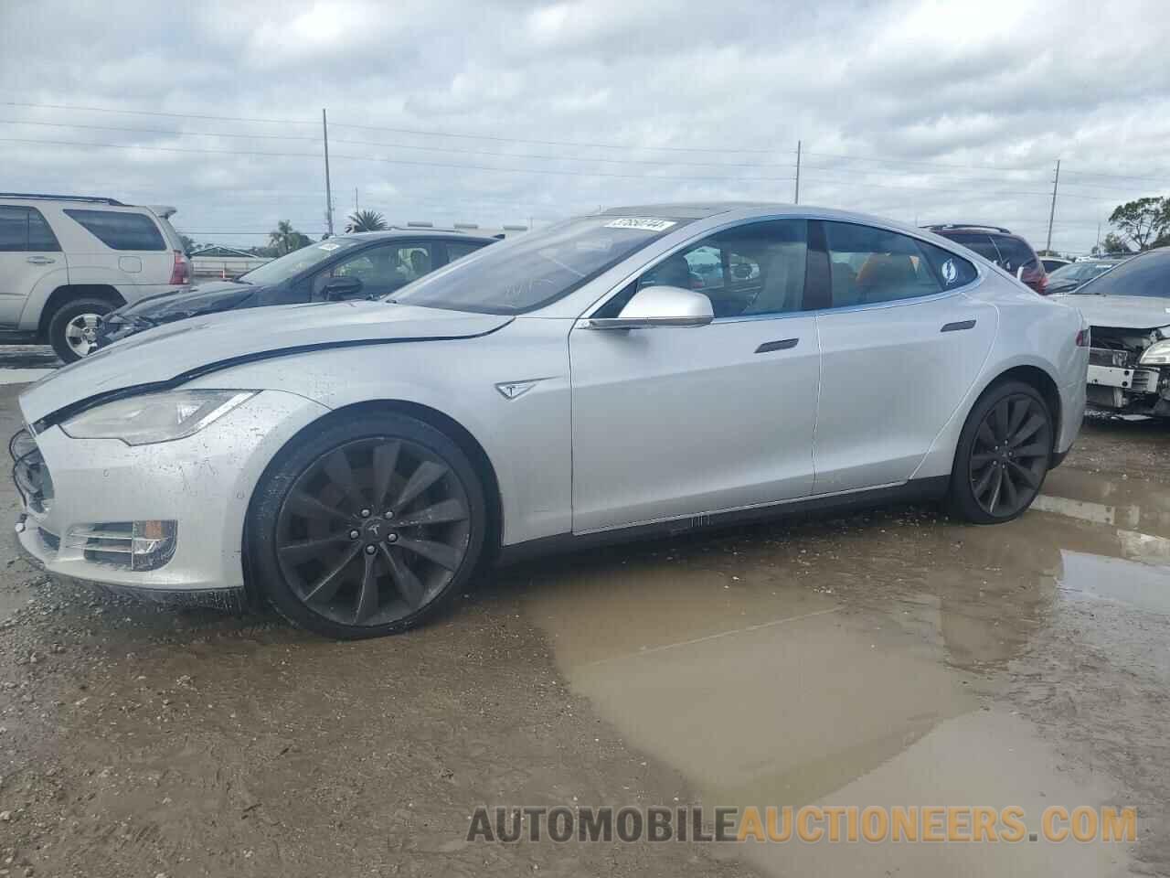 5YJSA1E42FF114812 TESLA MODEL S 2015