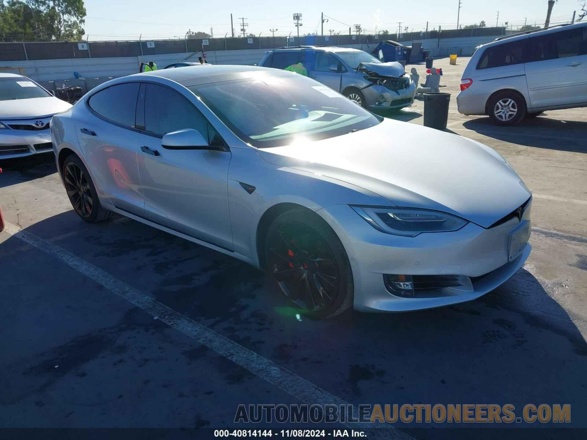 5YJSA1E42JF275766 TESLA MODEL S 2018