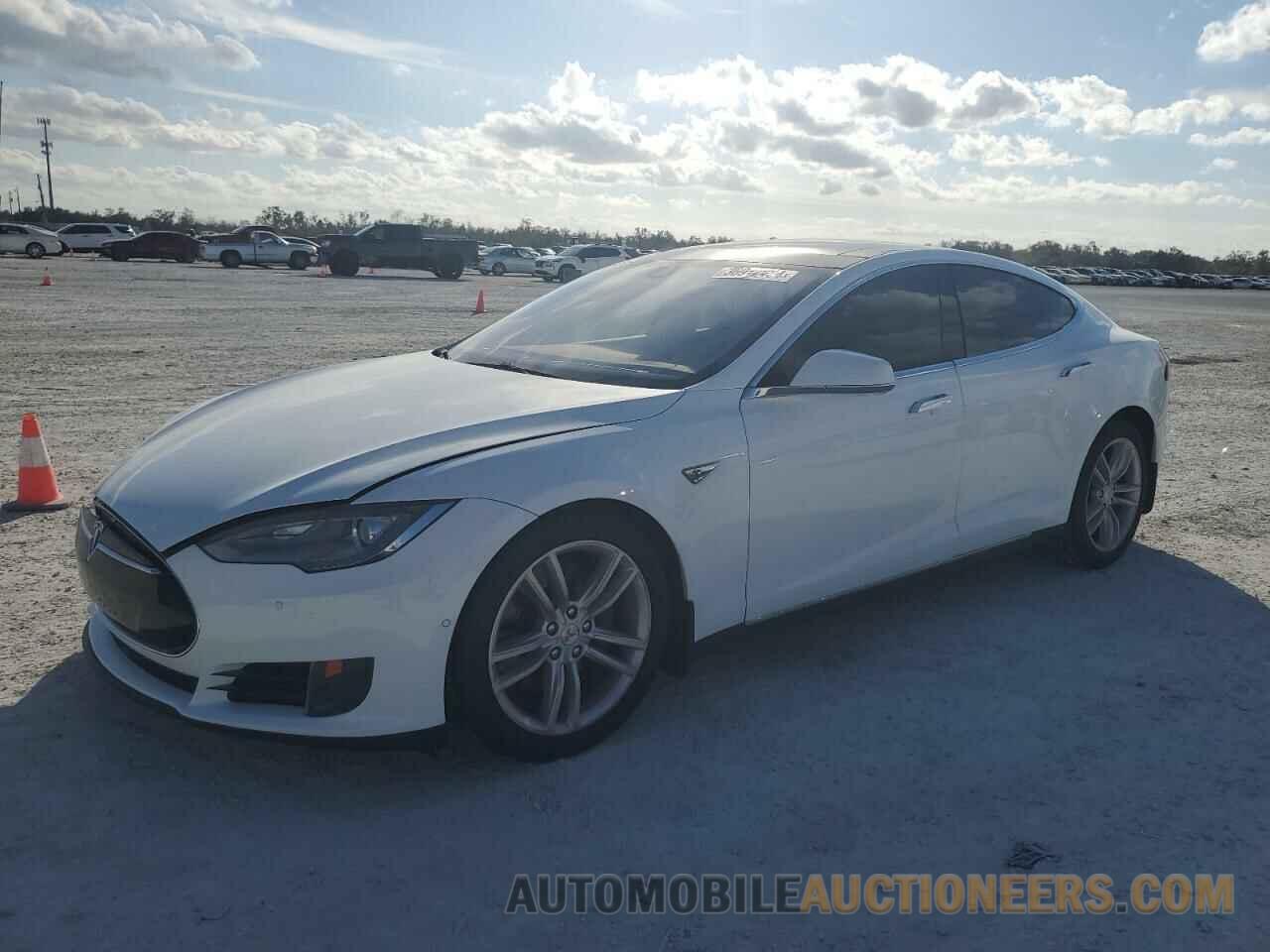 5YJSA1S25FF088015 TESLA MODEL S 2015