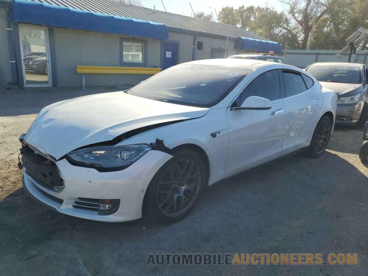 5YJSA1S29FF090575 TESLA MODEL S 2015