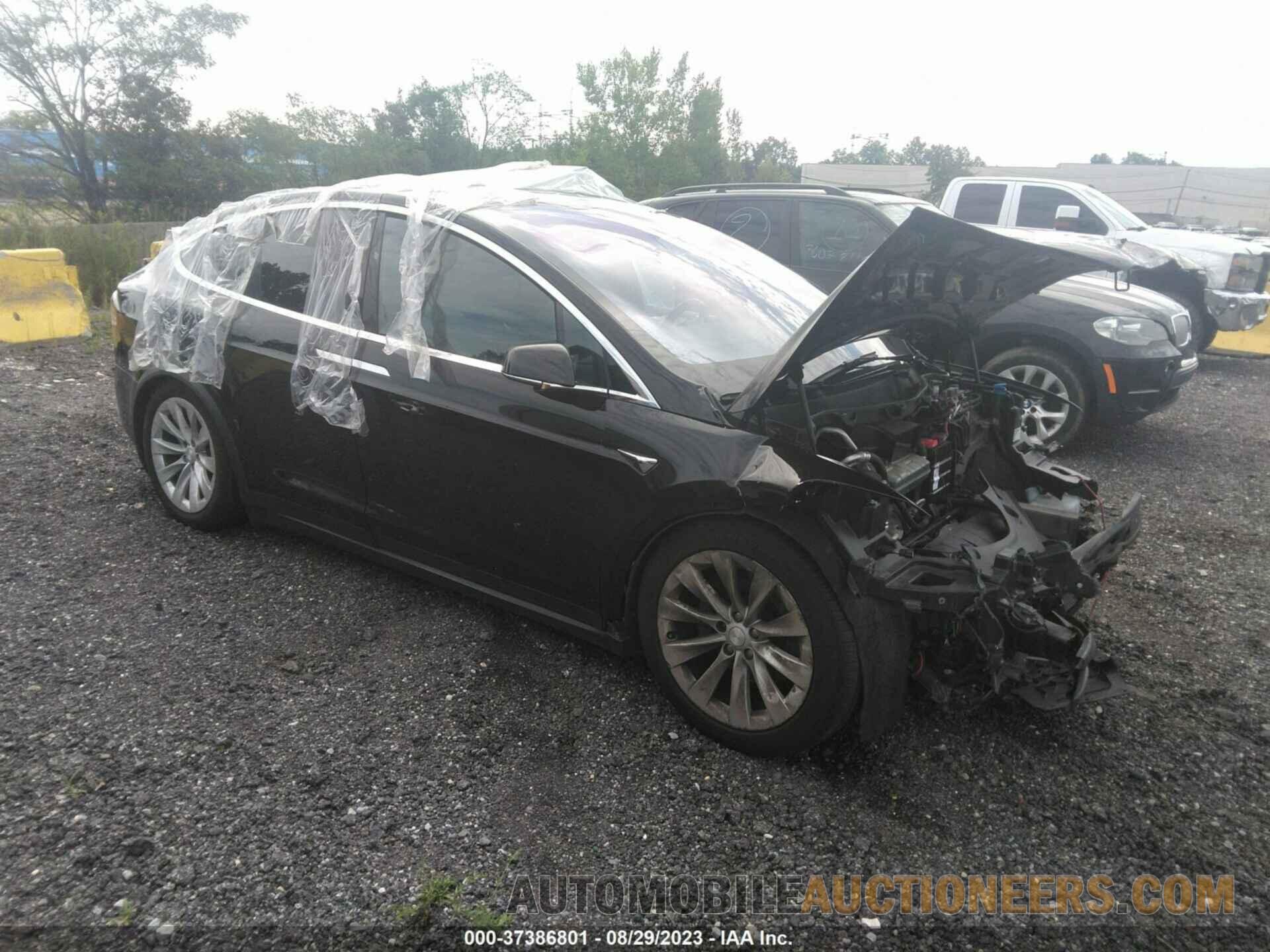 5YJXCAE20HF055325 TESLA MODEL X 2017