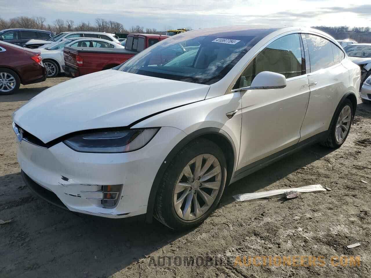 5YJXCAE20HF068009 TESLA MODEL X 2017