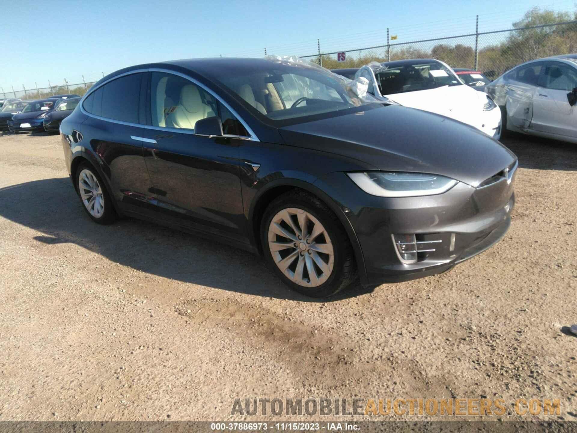 5YJXCAE20JF088203 TESLA MODEL X 2018