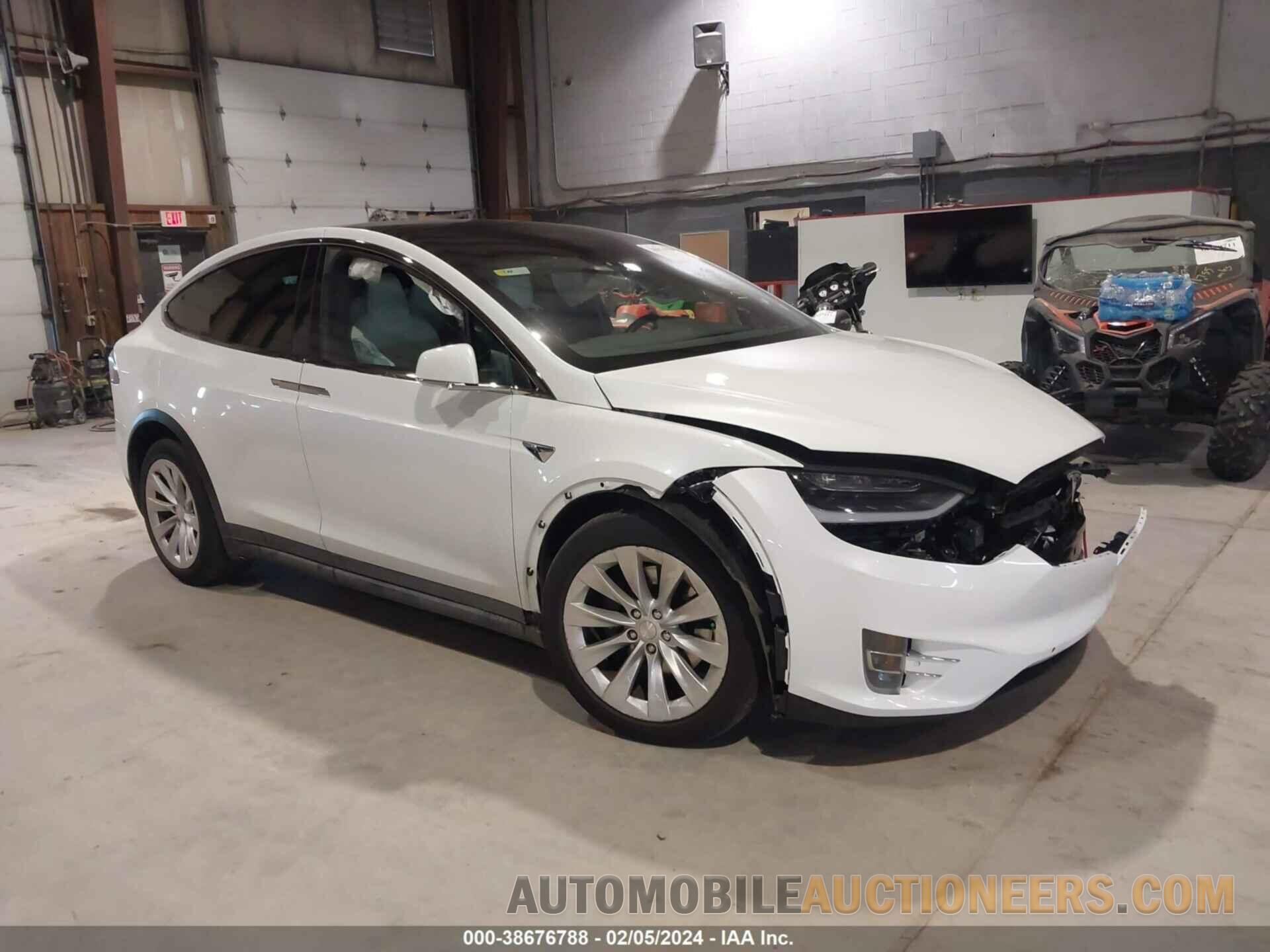 5YJXCAE21HF070206 TESLA MODEL X 2017