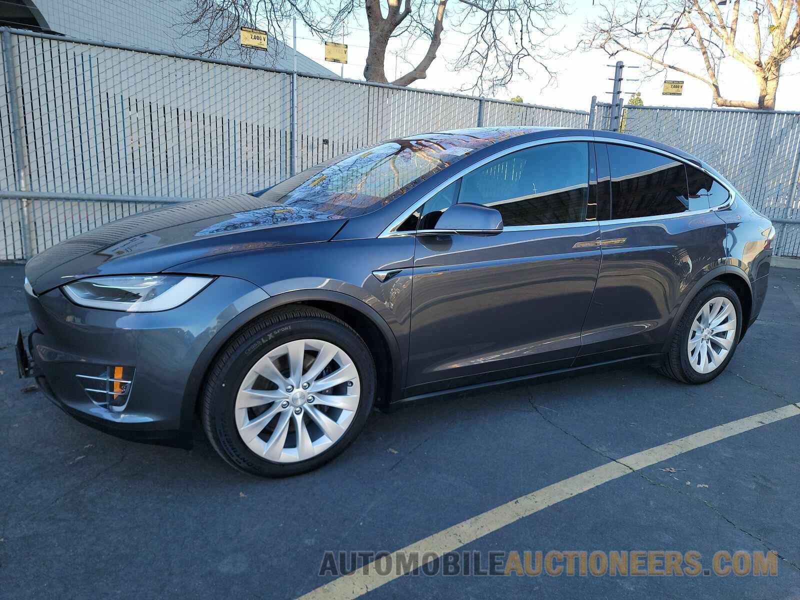 5YJXCAE22HF076418 Tesla Model X 2017