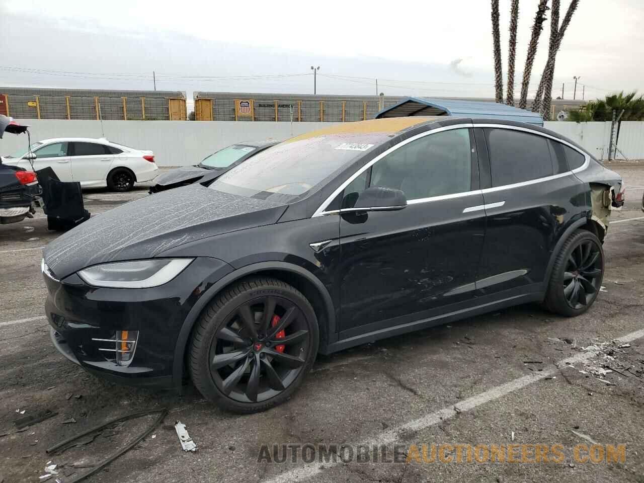 5YJXCAE22HF077584 TESLA MODEL X 2017