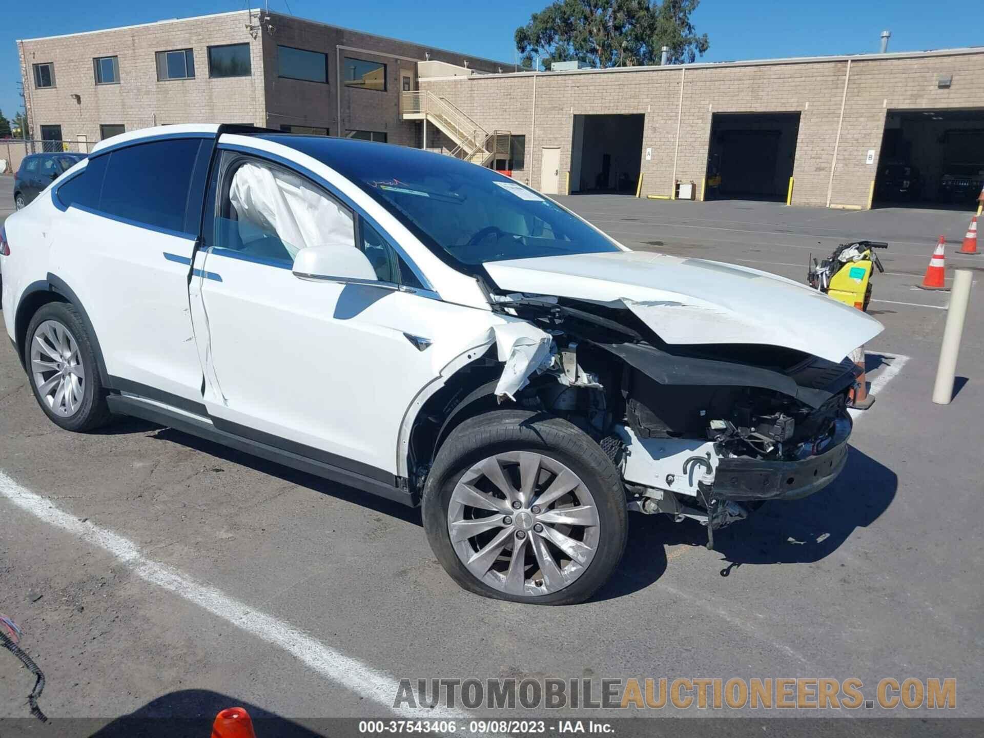 5YJXCAE23LF232667 TESLA MODEL X 2020