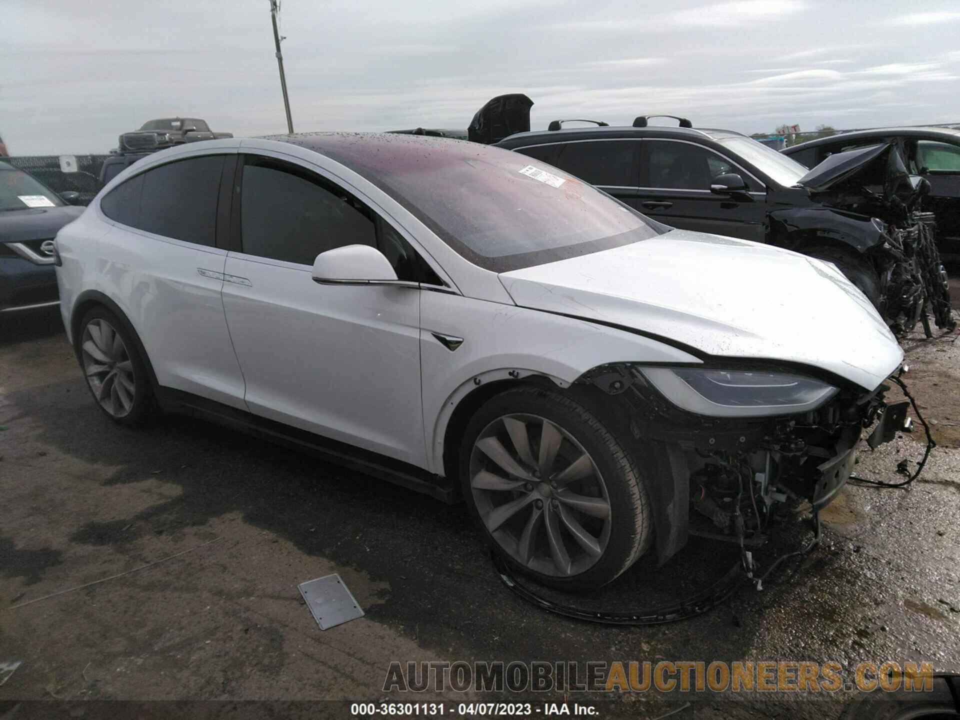 5YJXCAE24HF052038 TESLA MODEL X 2017