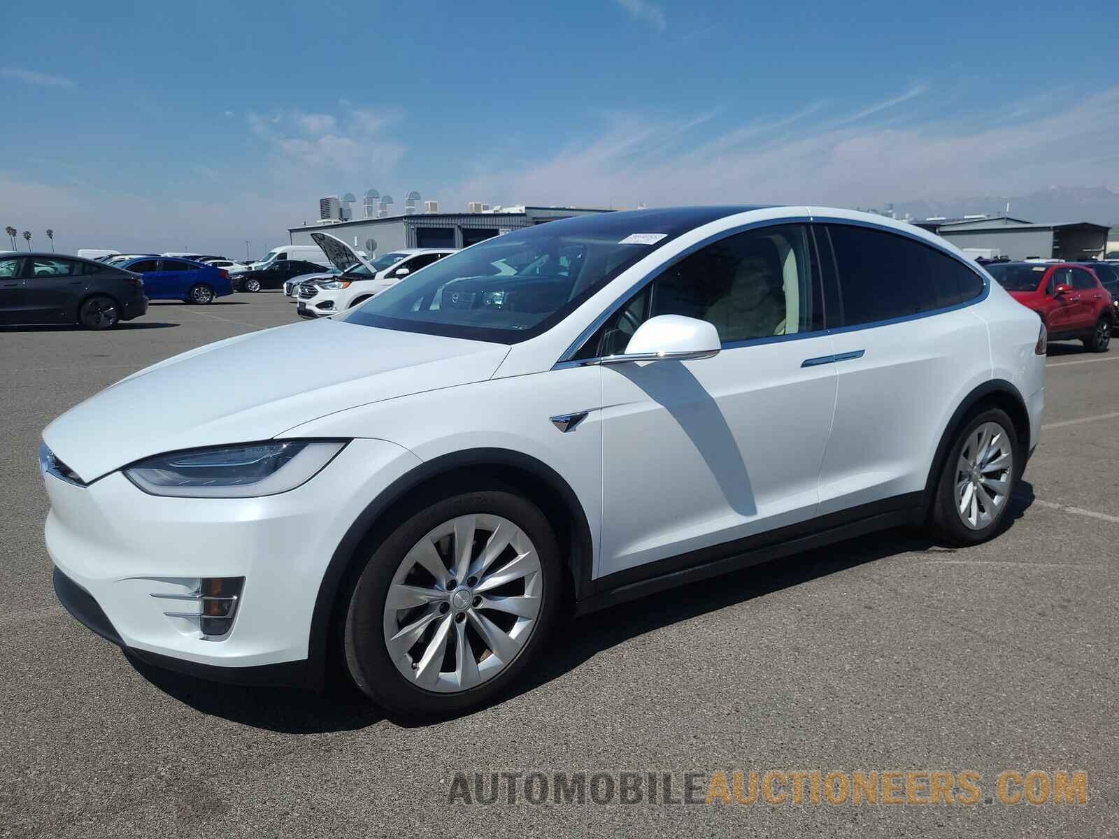 5YJXCAE24JF120893 Tesla Model X 2018