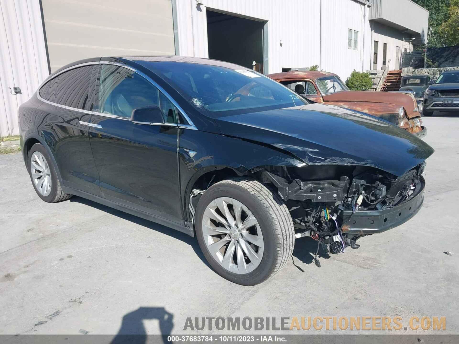 5YJXCAE24JF137600 TESLA MODEL X 2018