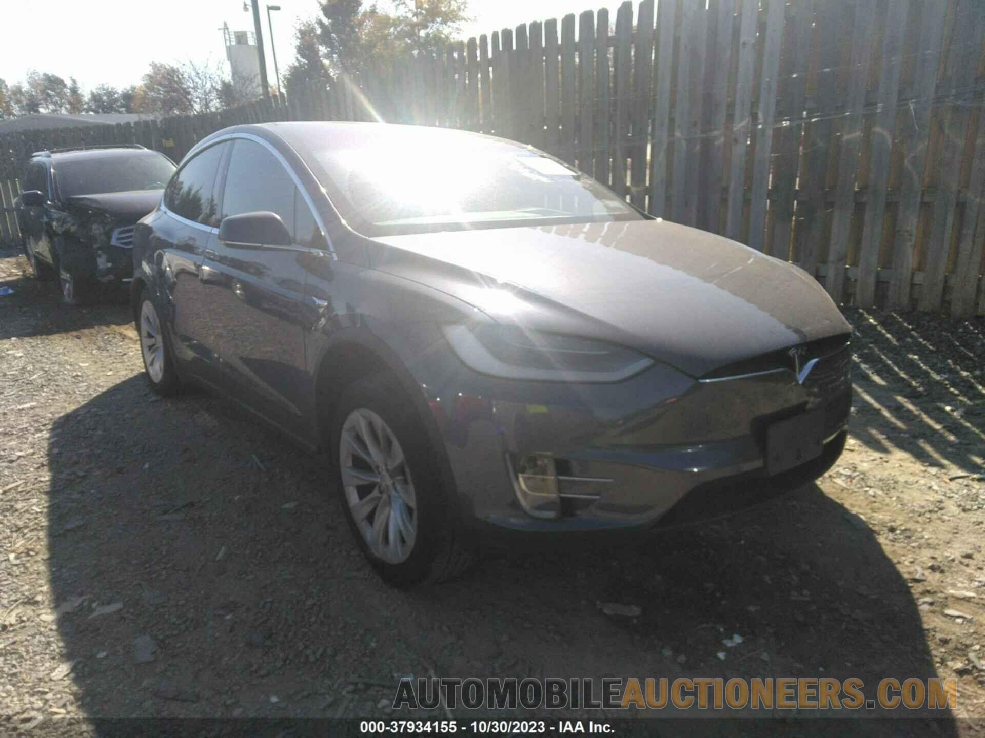 5YJXCAE24LF235500 TESLA MODEL X 2020