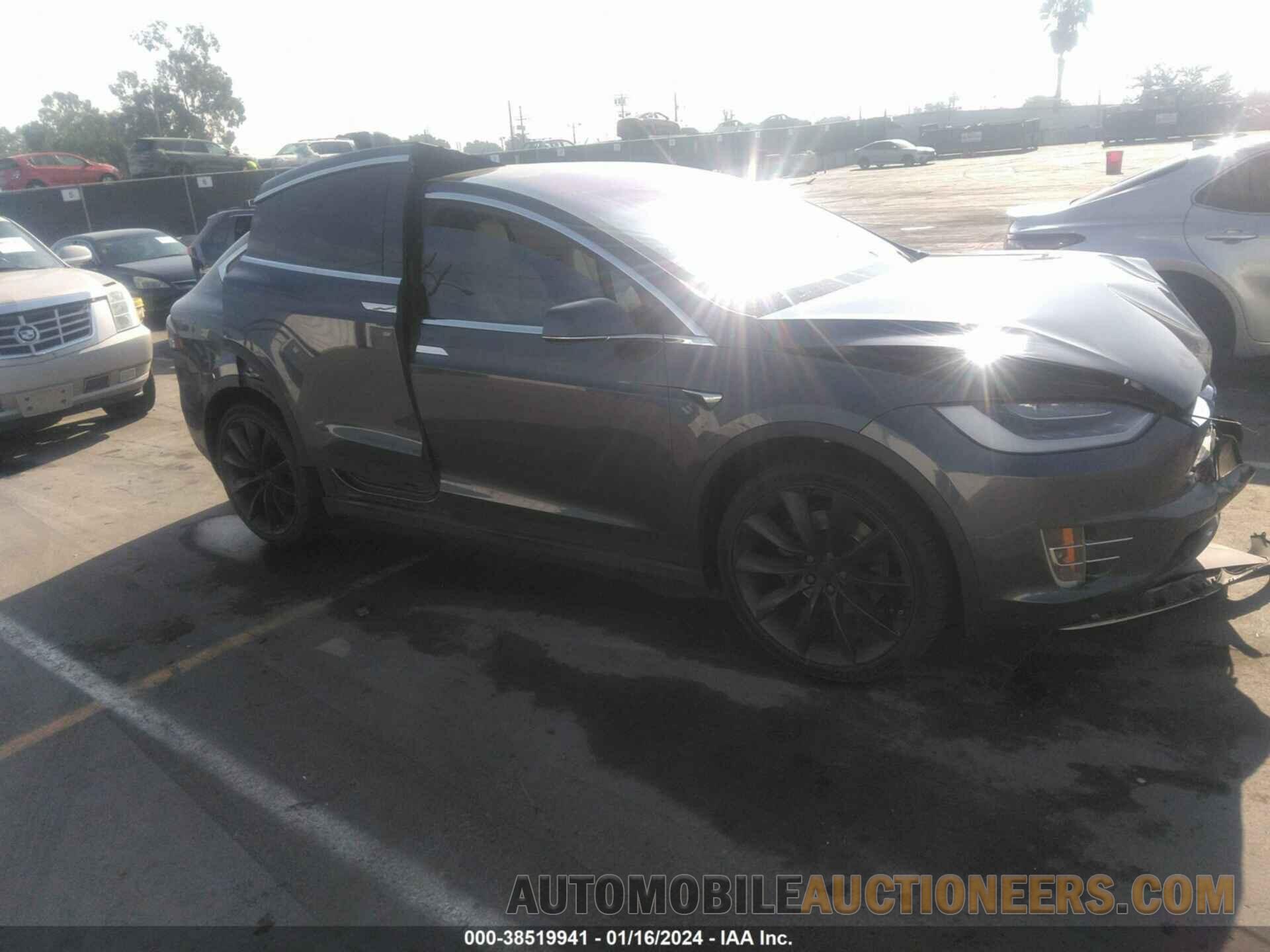 5YJXCAE24LF236081 TESLA MODEL X 2020