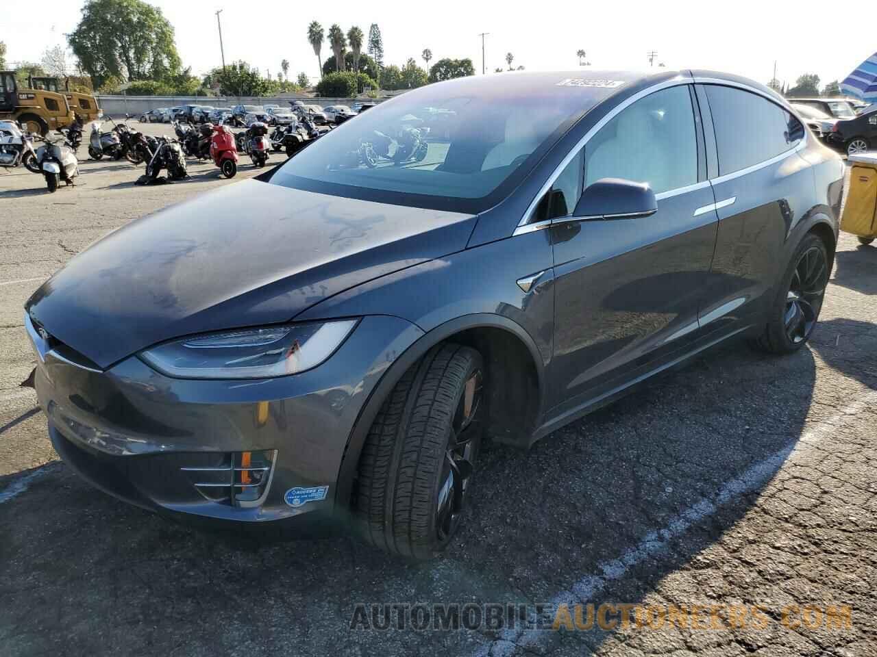 5YJXCAE24LF261966 TESLA MODEL X 2020