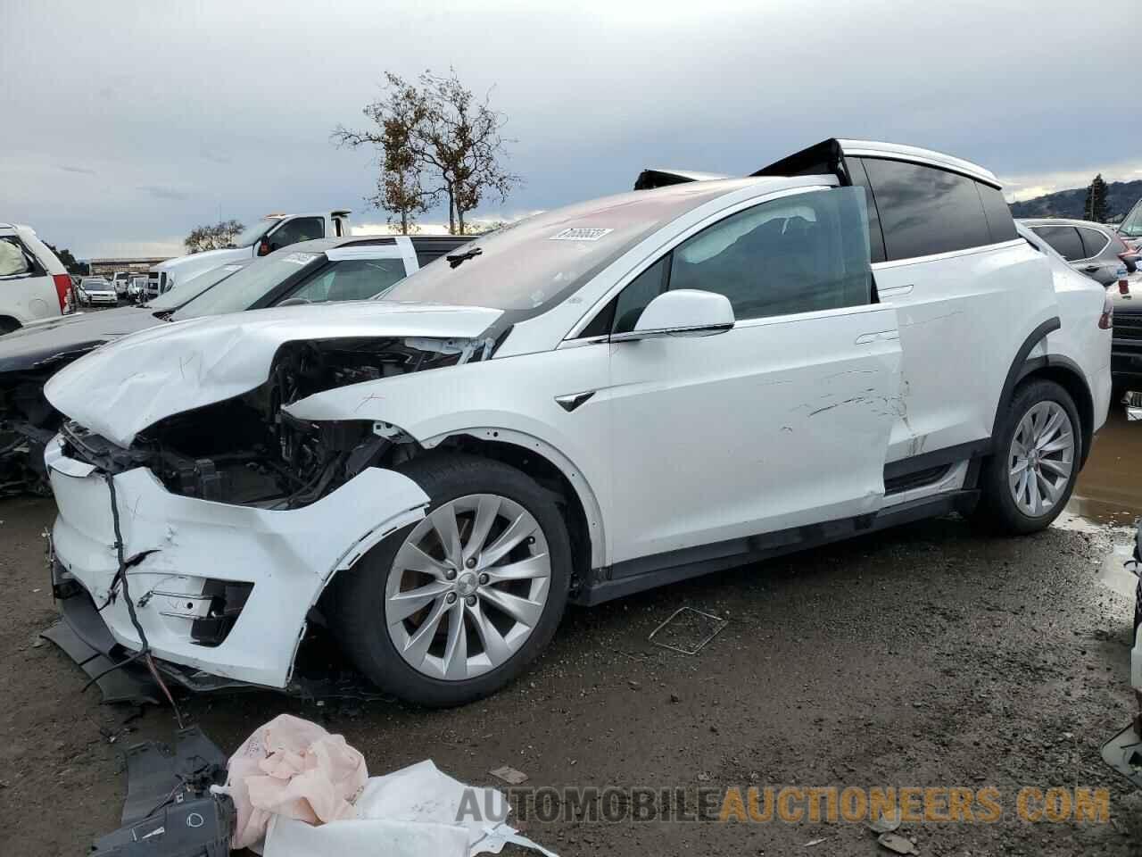 5YJXCAE24LF282235 TESLA MODEL X 2020