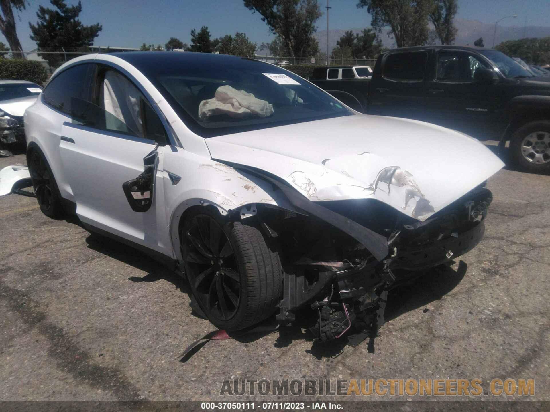 5YJXCAE24LF303925 TESLA MODEL X 2020