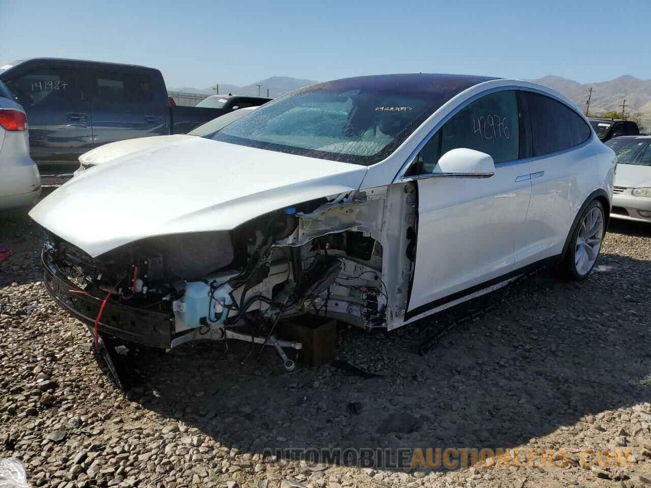 5YJXCAE25HF052047 TESLA MODEL X 2017