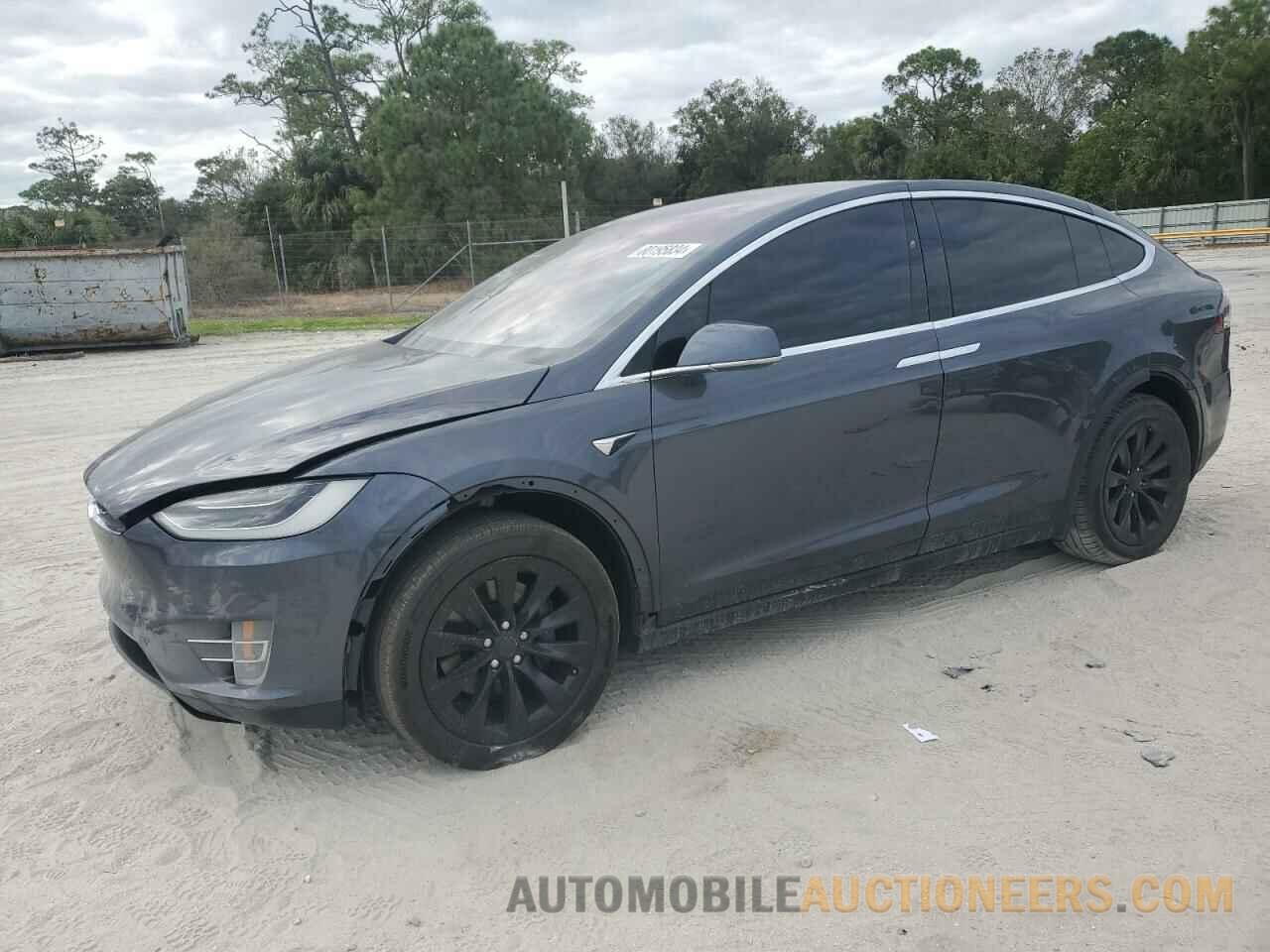 5YJXCAE25HF076123 TESLA MODEL X 2017