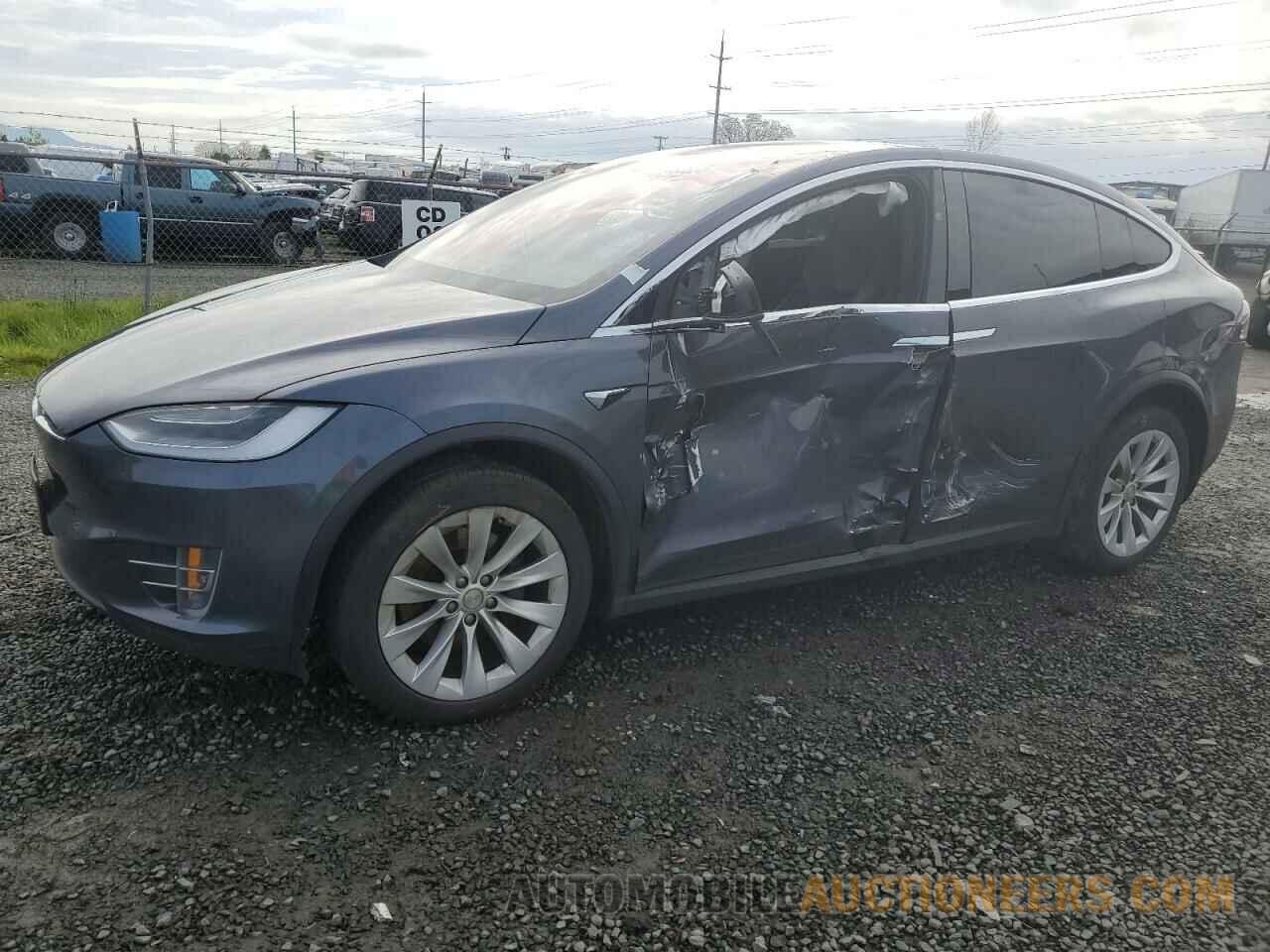 5YJXCAE26LF303800 TESLA MODEL X 2020