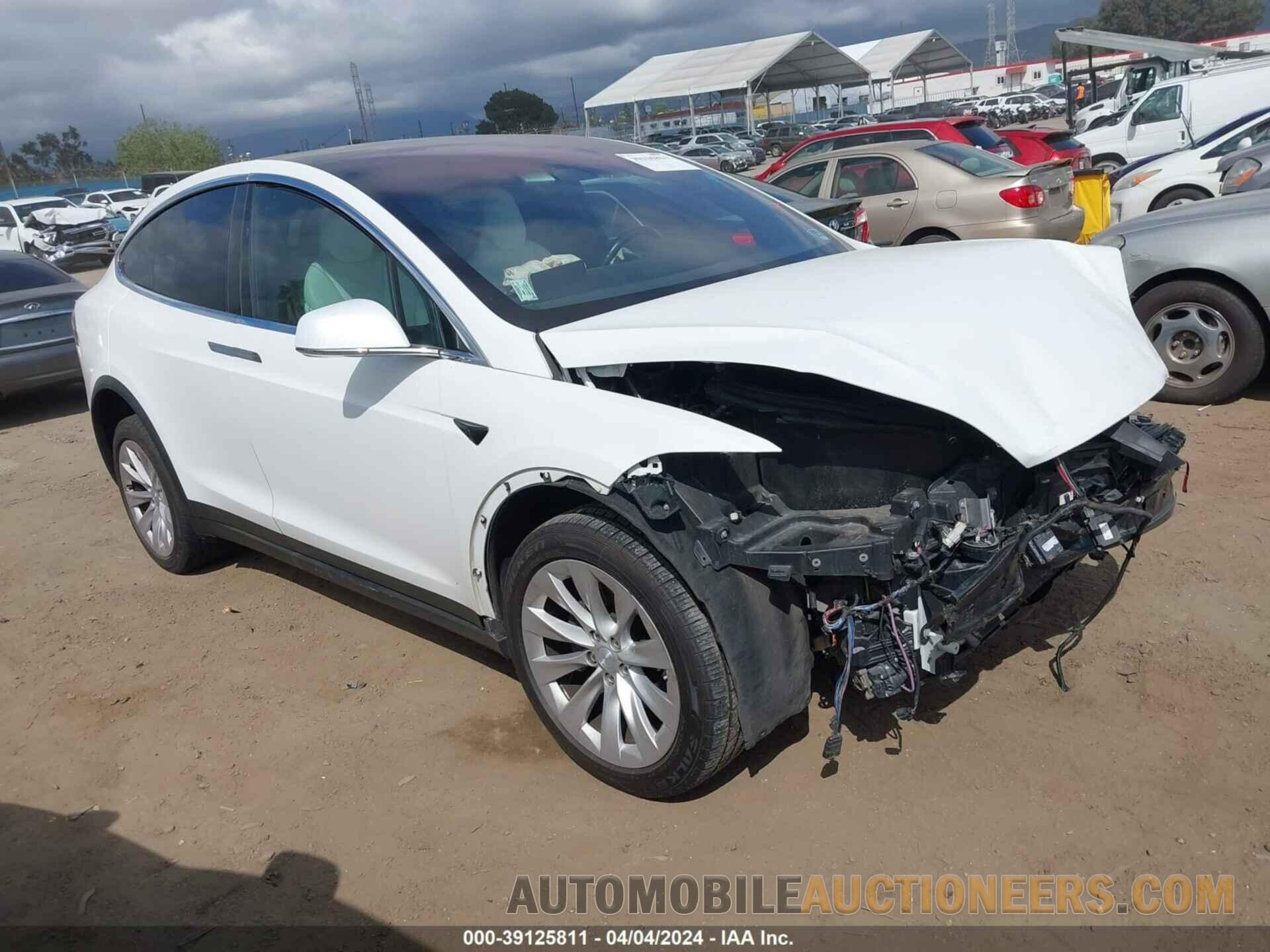 5YJXCAE27HF038070 TESLA MODEL X 2017