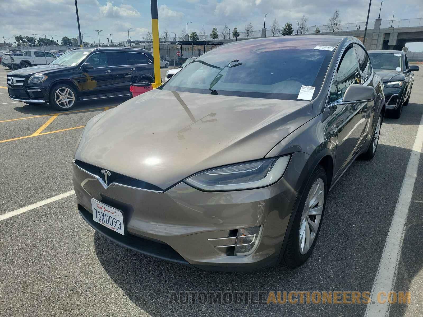 5YJXCAE28GF001852 Tesla Model X 2016