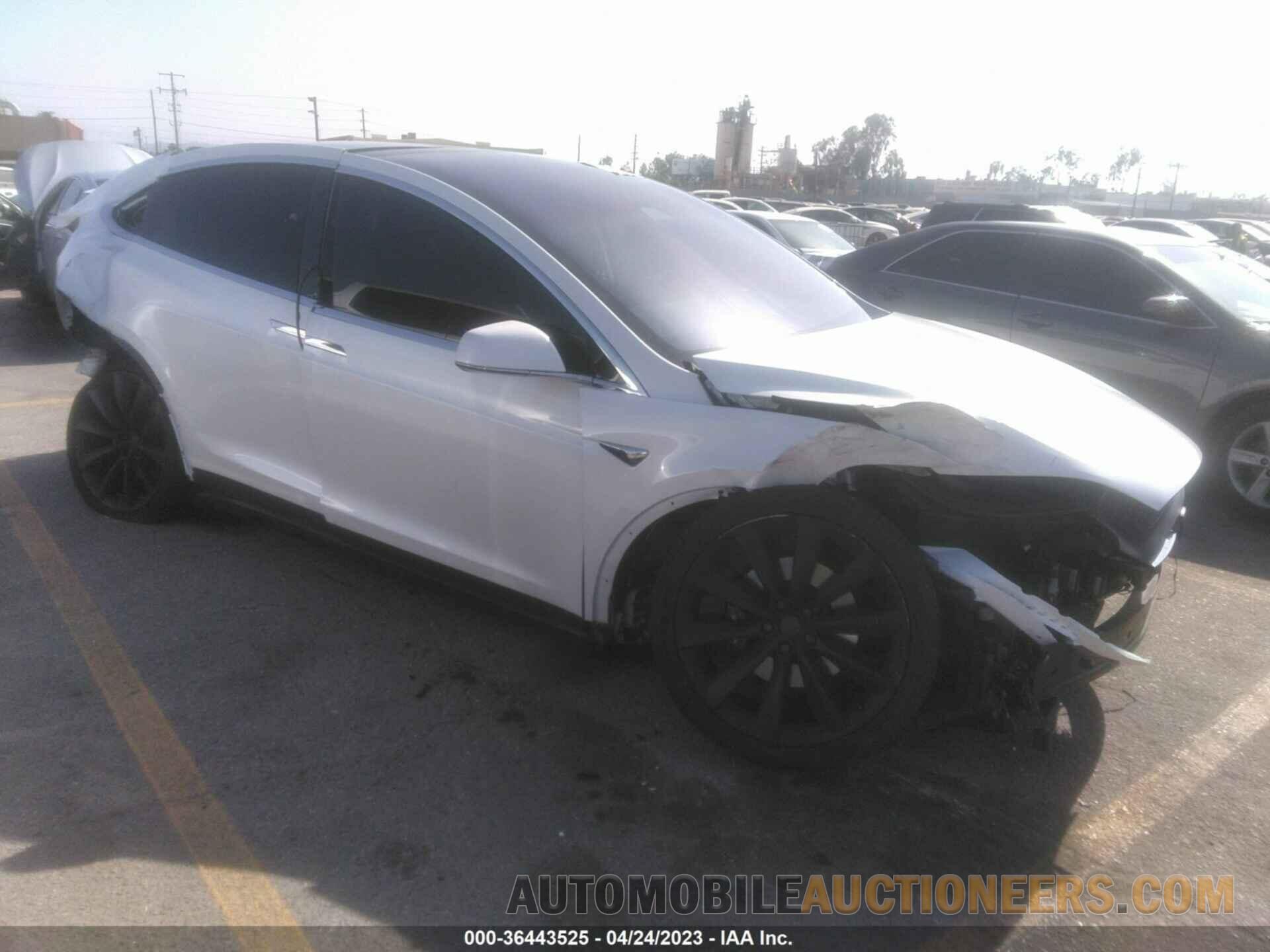 5YJXCAE28HF040572 TESLA MODEL X 2017