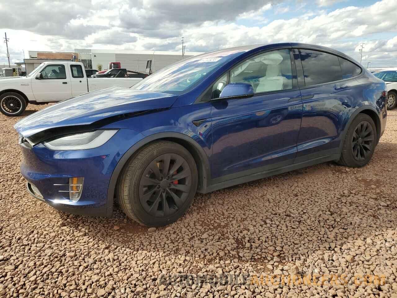 5YJXCAE28HF040605 TESLA MODEL X 2017