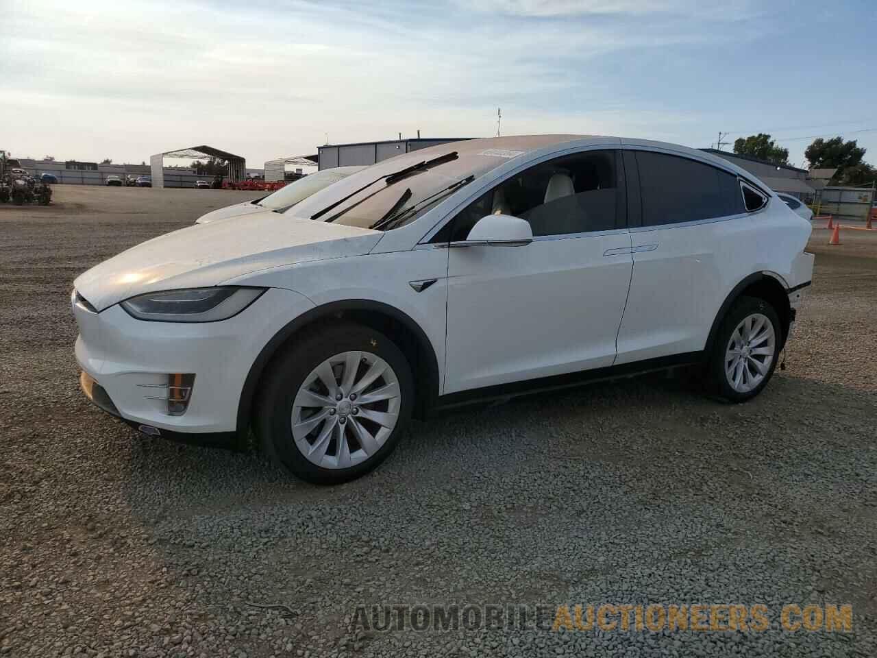 5YJXCAE28JF112697 TESLA MODEL X 2018