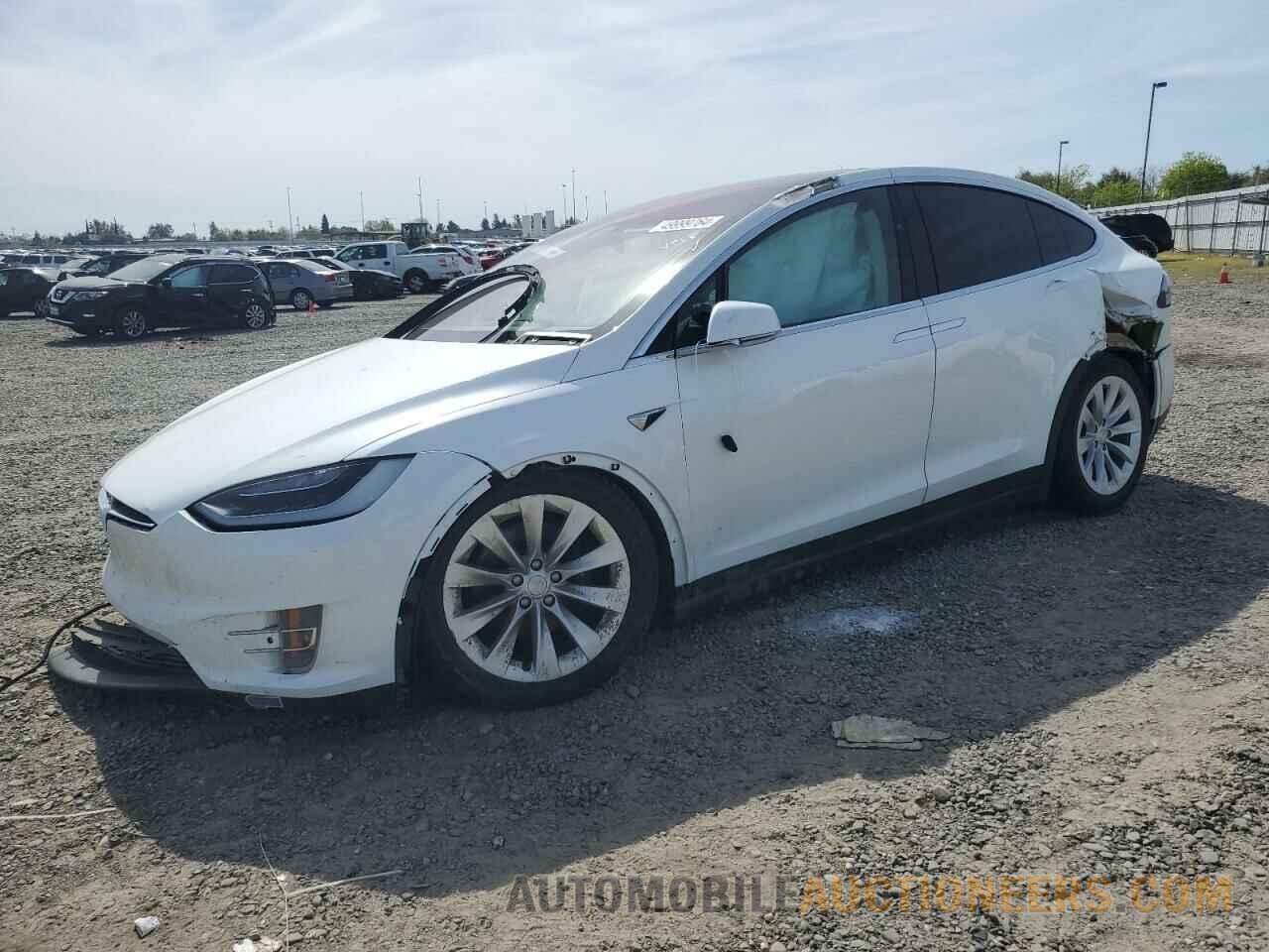 5YJXCAE28JF114563 TESLA MODEL X 2018