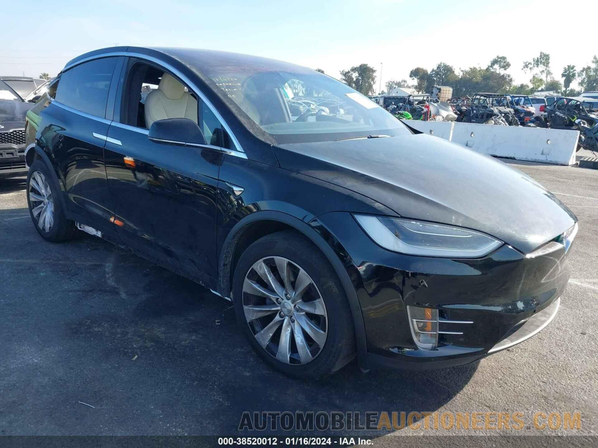 5YJXCAE28LF263929 TESLA MODEL X 2020