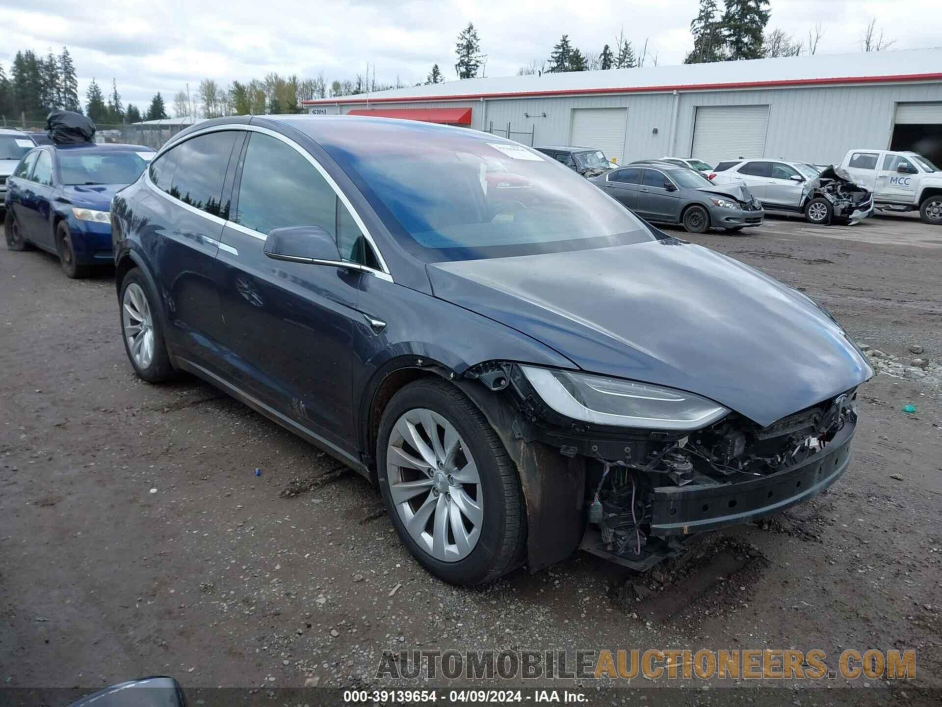 5YJXCAE29JF137298 TESLA MODEL X 2018