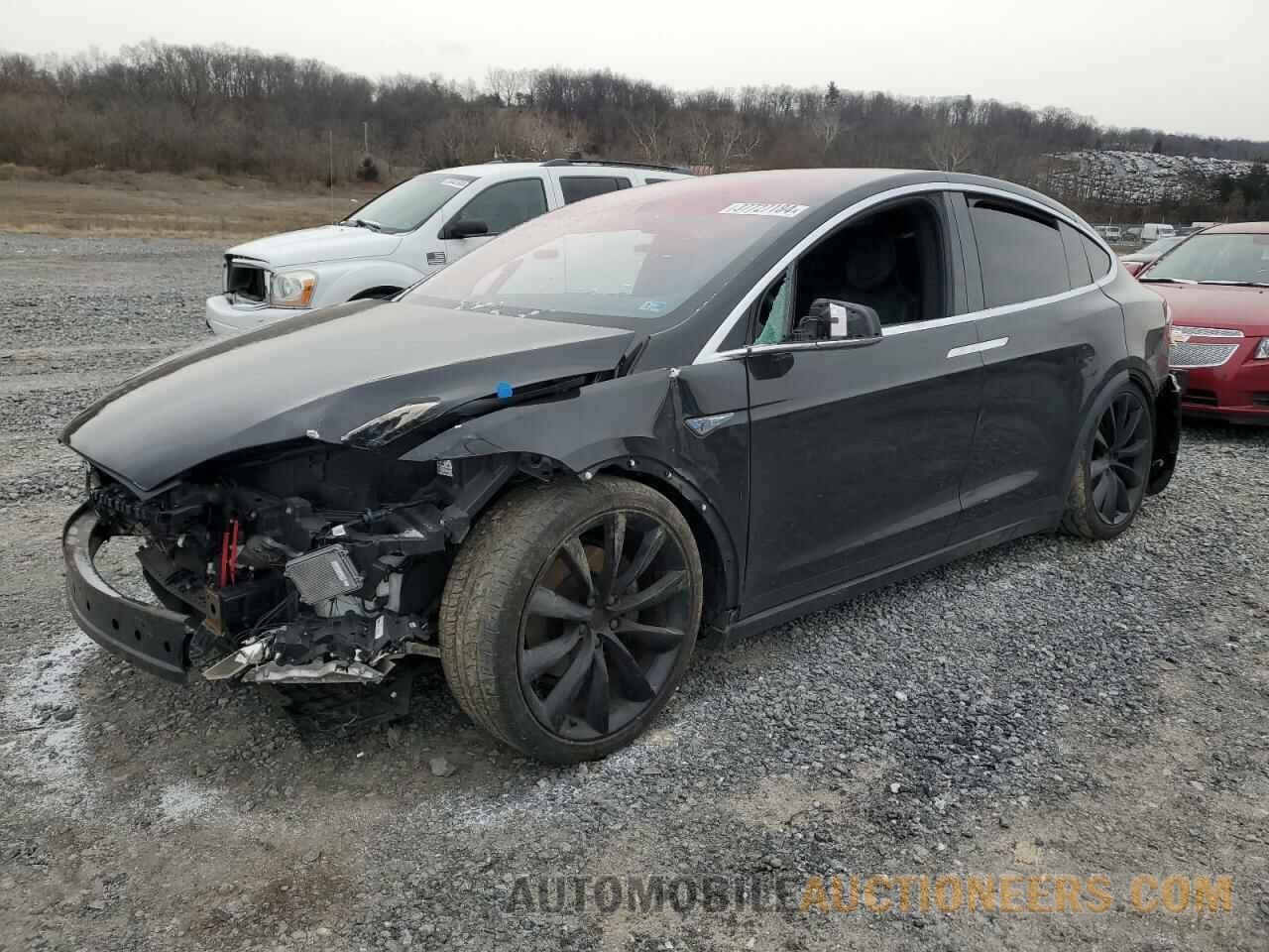 5YJXCAE2XGF010813 TESLA MODEL X 2016