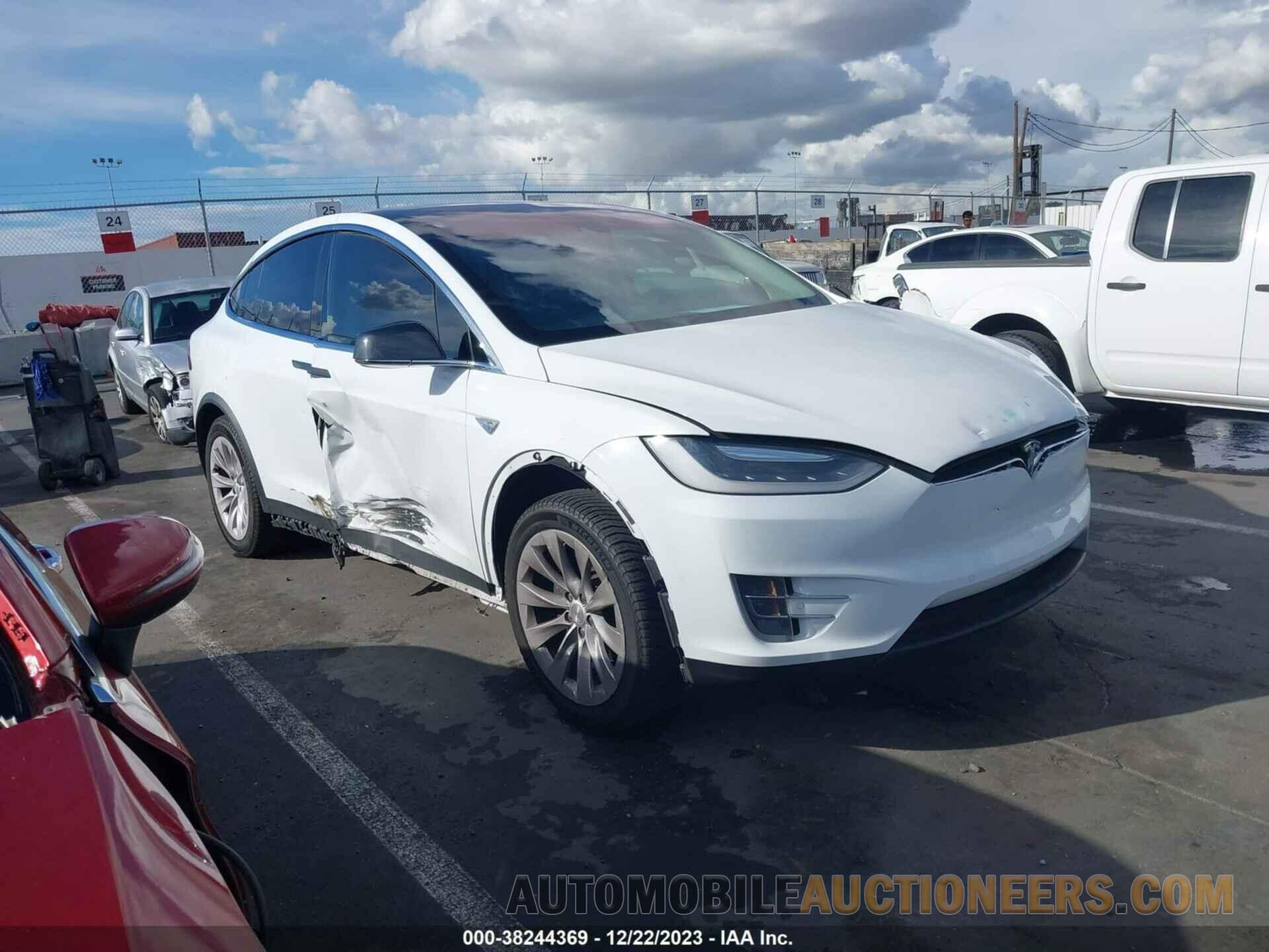 5YJXCAE2XGF017888 TESLA MODEL X 2016