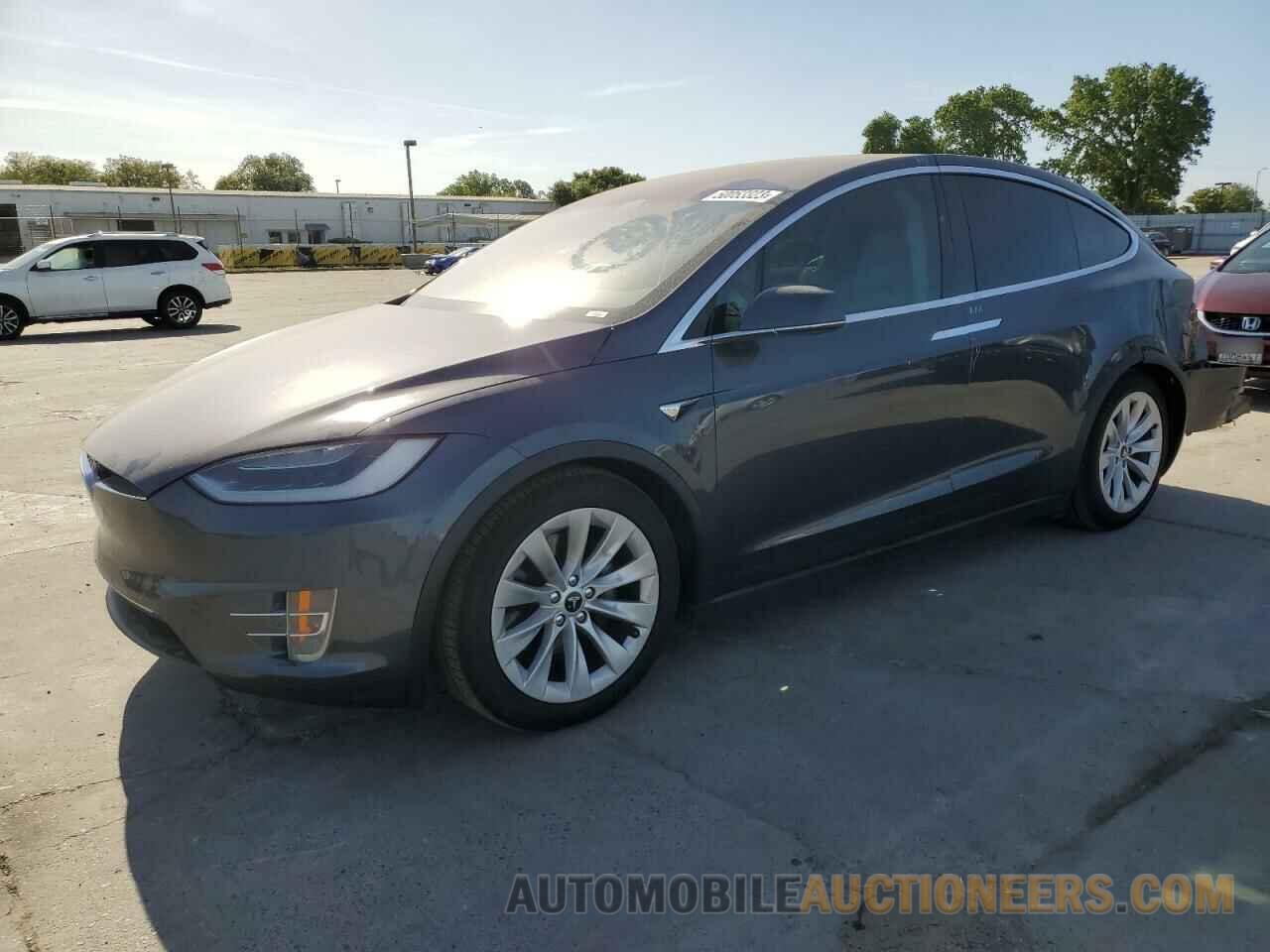 5YJXCAE2XHF050083 TESLA MODEL X 2017