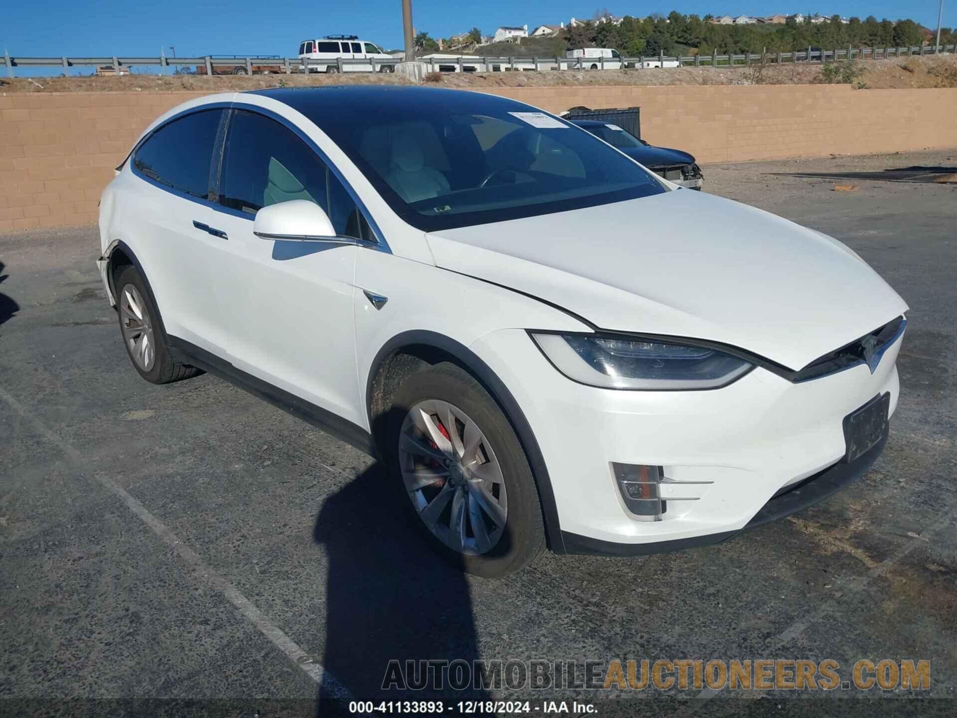 5YJXCAE40HF041572 TESLA MODEL X 2017