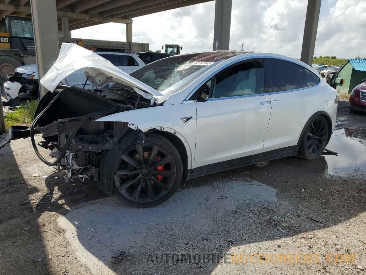 5YJXCAE42LF236114 TESLA MODEL X 2020