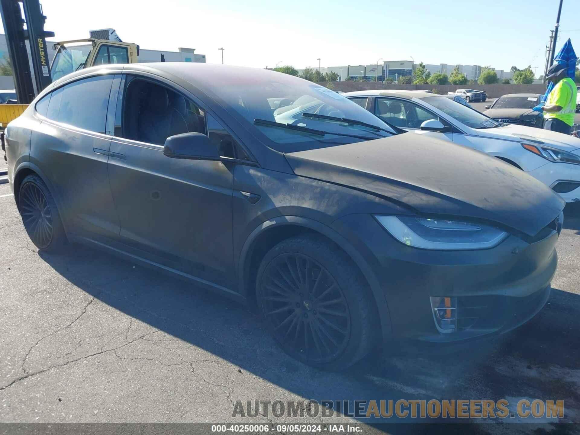 5YJXCAE42LF285605 TESLA MODEL X 2020