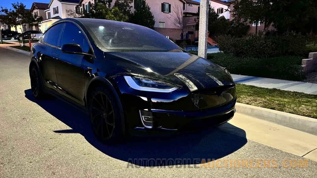 5YJXCAE47LF261008 TESLA MODEL X 2020