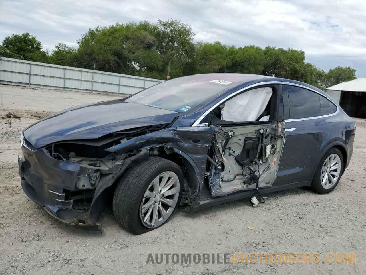 5YJXCBE21HF049555 TESLA MODEL X 2017