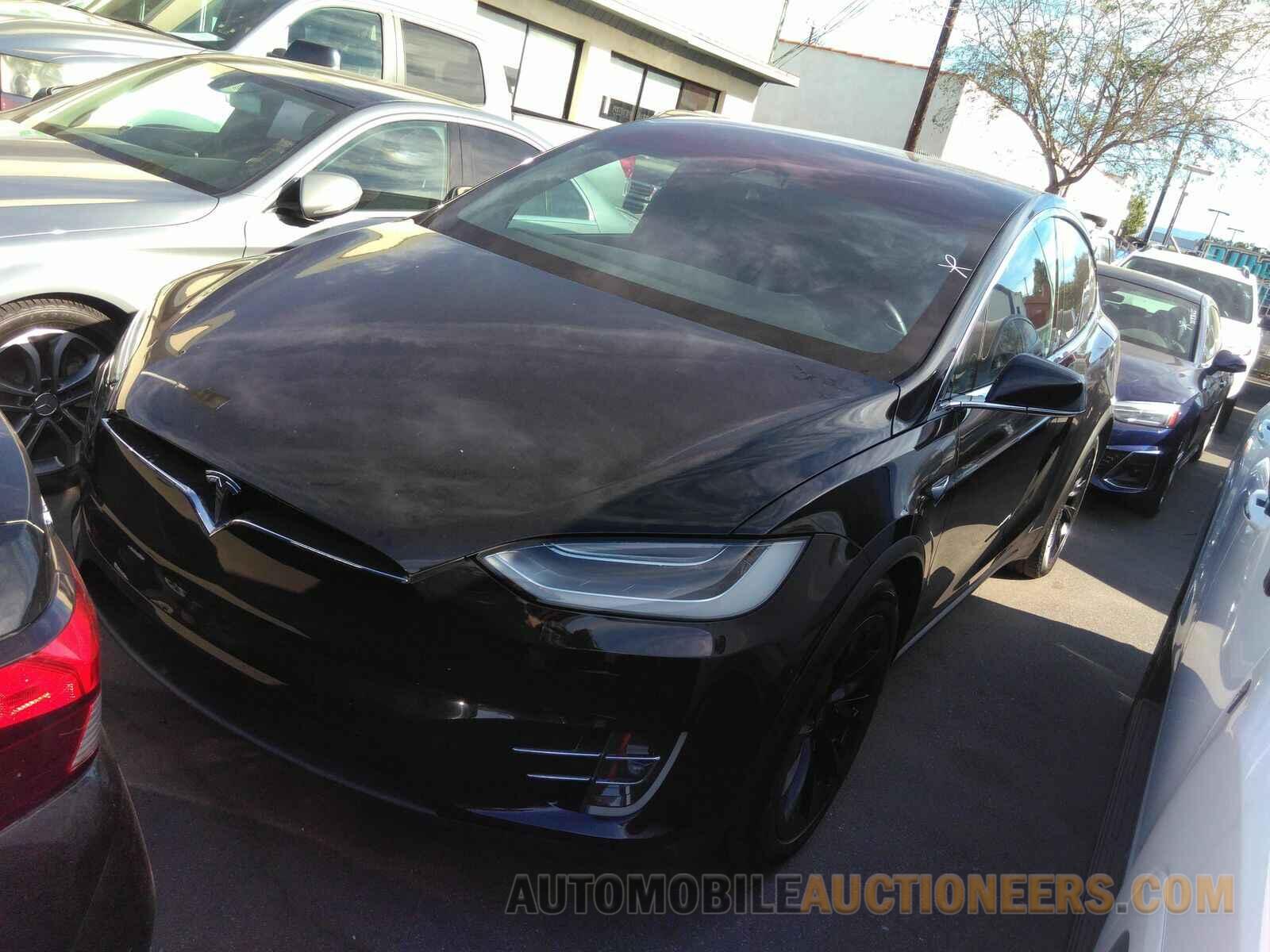 5YJXCBE23HF040212 Tesla Model X 2017