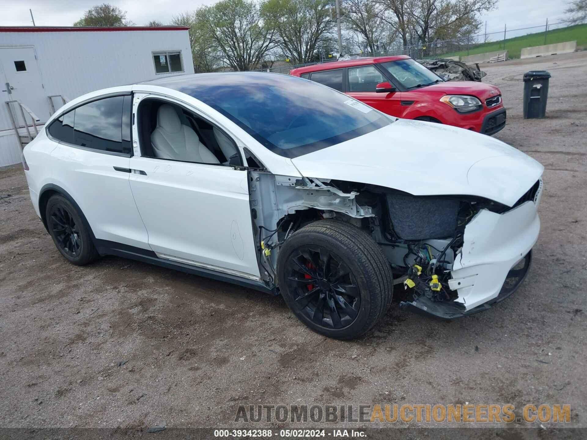 5YJXCBE25HF049512 TESLA MODEL X 2017