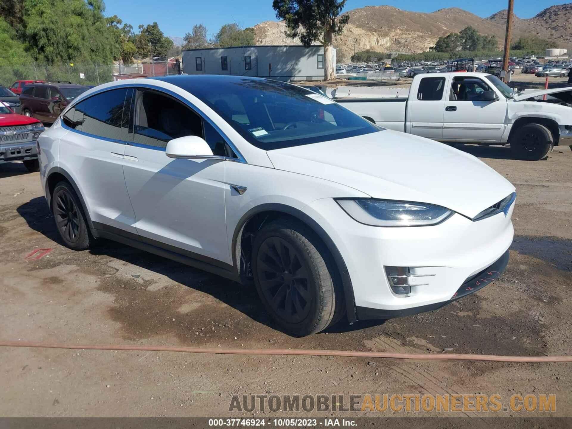 5YJXCBE25HF049560 TESLA MODEL X 2017