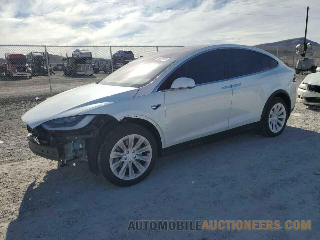 5YJXCBE25HF065094 TESLA MODEL X 2017