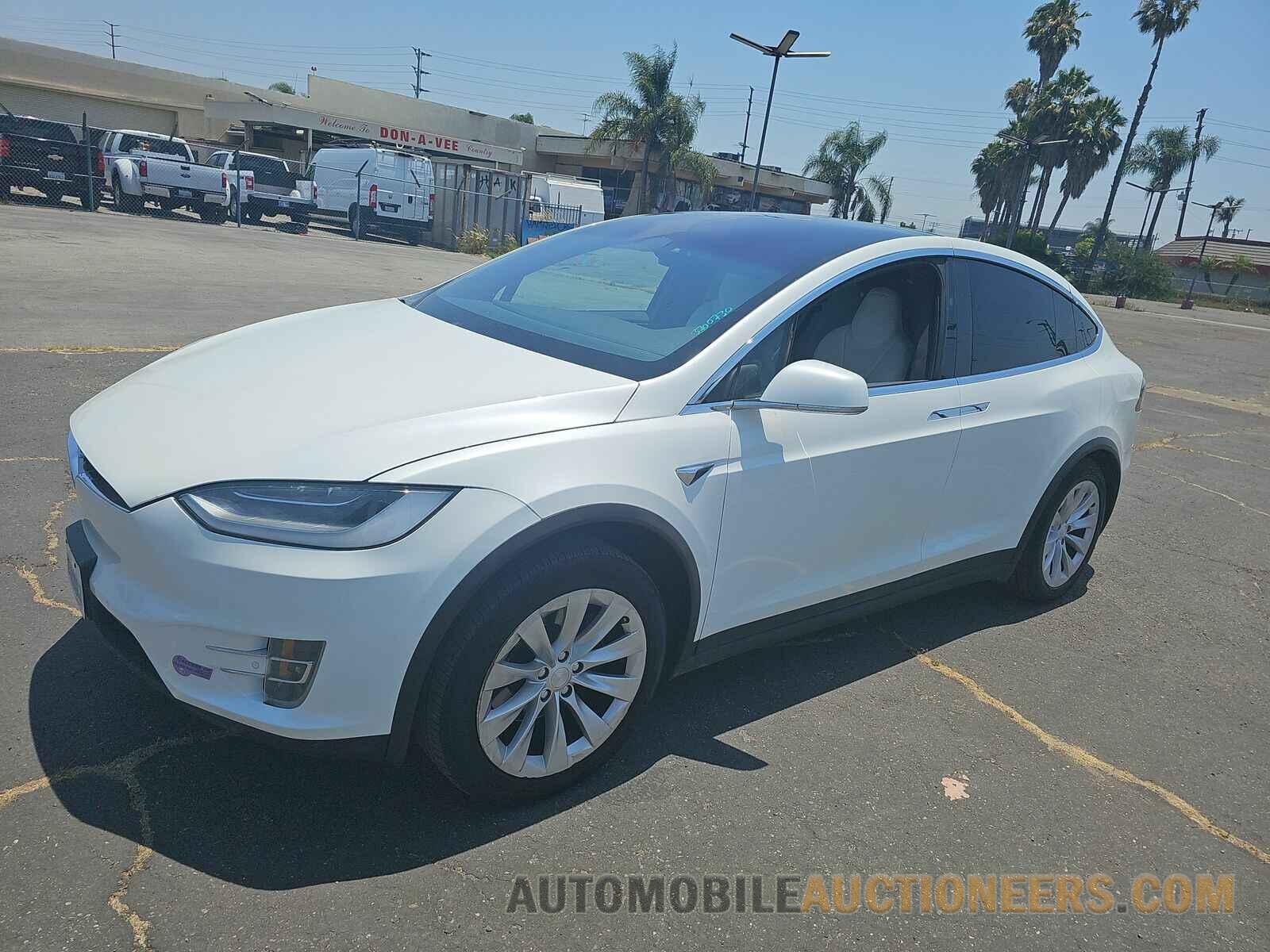 5YJXCBE25KF185792 Tesla Model X 2019