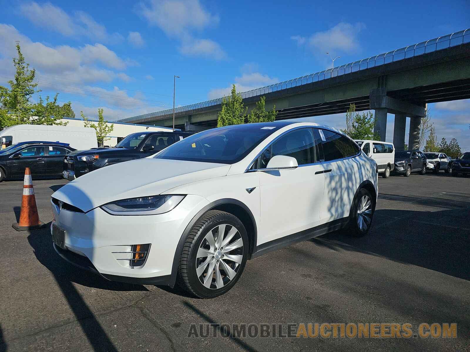 5YJXCBE25LF235947 Tesla Model X 2020