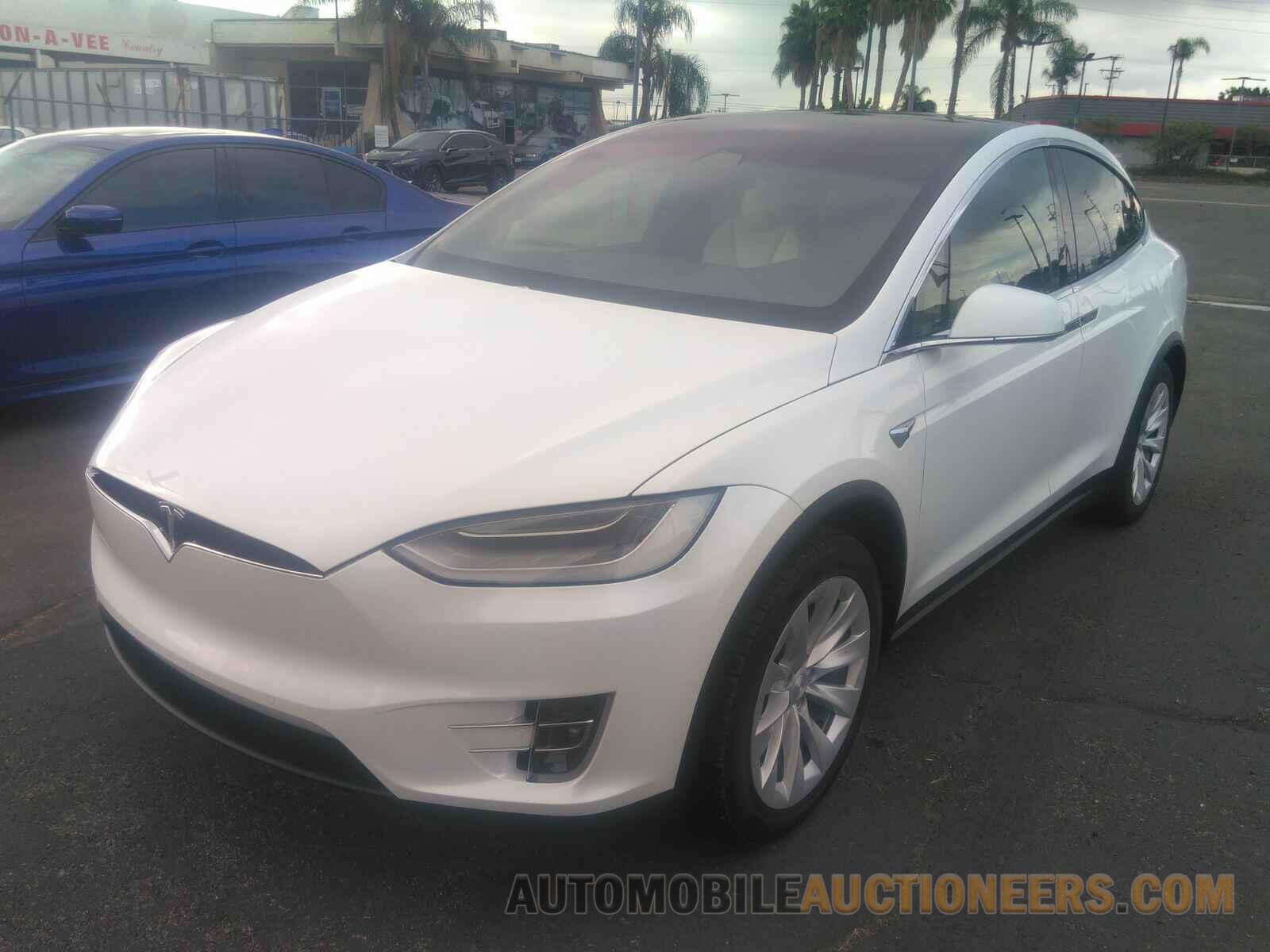 5YJXCBE25LF305205 Tesla Model X 2020